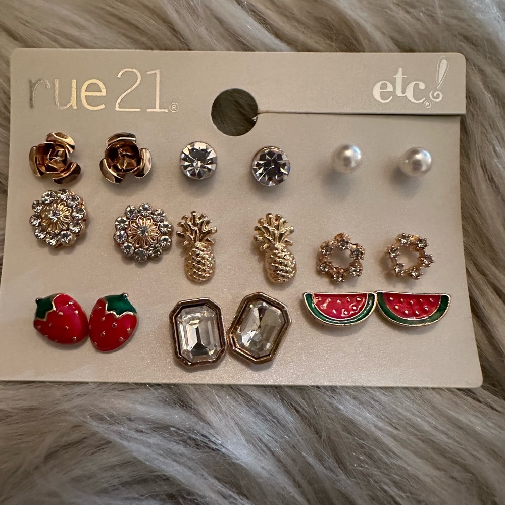 Set of earrings NWT